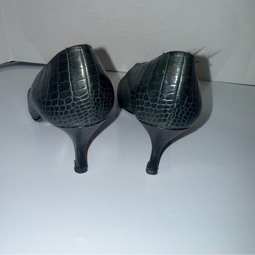 STUART WEITZMAN Pointed Toe Croc-Embossed Women’s Kitten Heels in Dark Green 8 - Picture 5 of 7